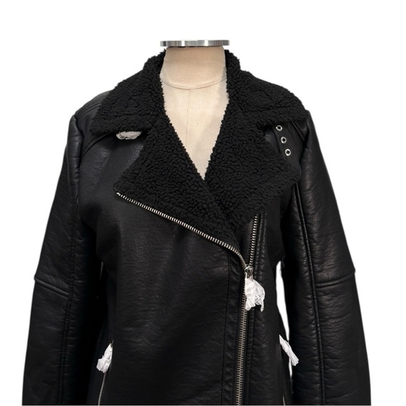 Forever 21 Faux Leather Sherpa Lined Moto Jacket Size Medium - Picture 5 of 10